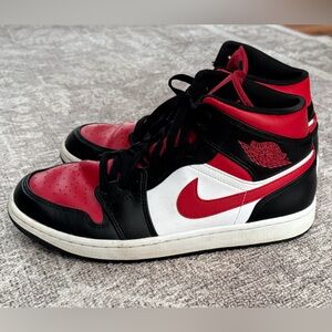 Nike Air Jordan 1 Mid Sneakers
